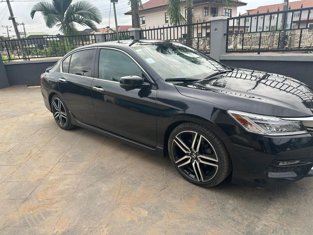 Toyota Camry executive saloon